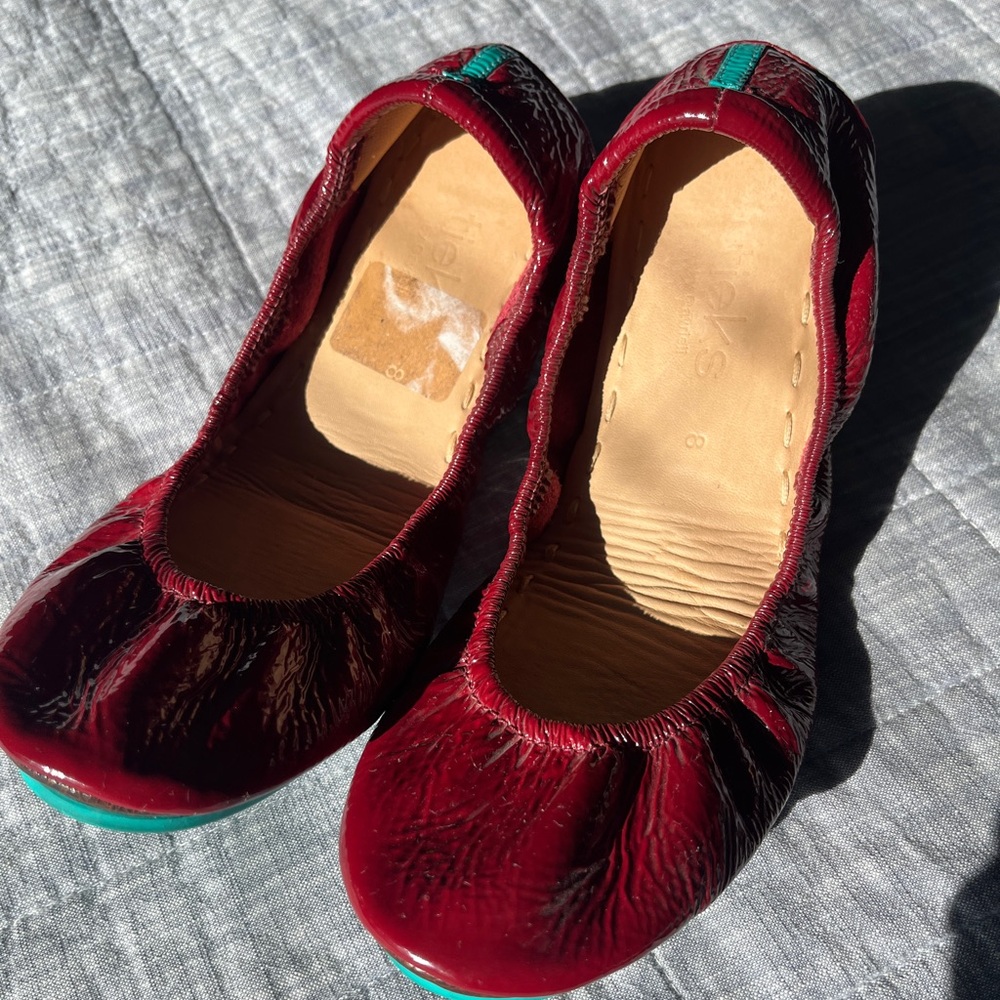 Red size 7 Tieks